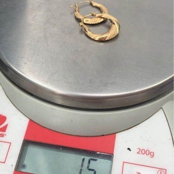 10k solid gold earrings textured hoop 0.75 inches diameter and weighs 1.5 grams - Picture 5 of 7